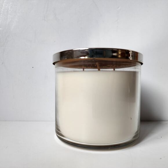 Bath & Body Works Winter Scented Jar Candle 14.5 Oz White 3 Wick - Picture 3 of 7